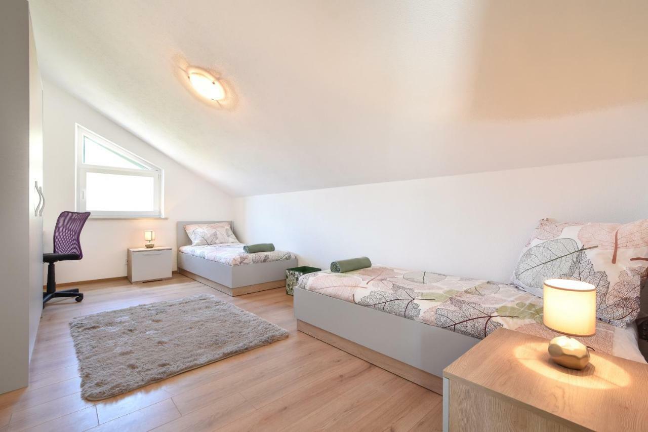 Mar 1 - Luxury Pucisca