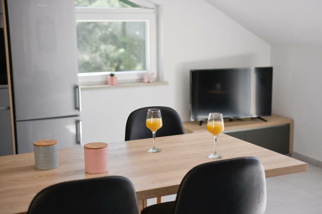 Mar 1 - Luxury Apartment