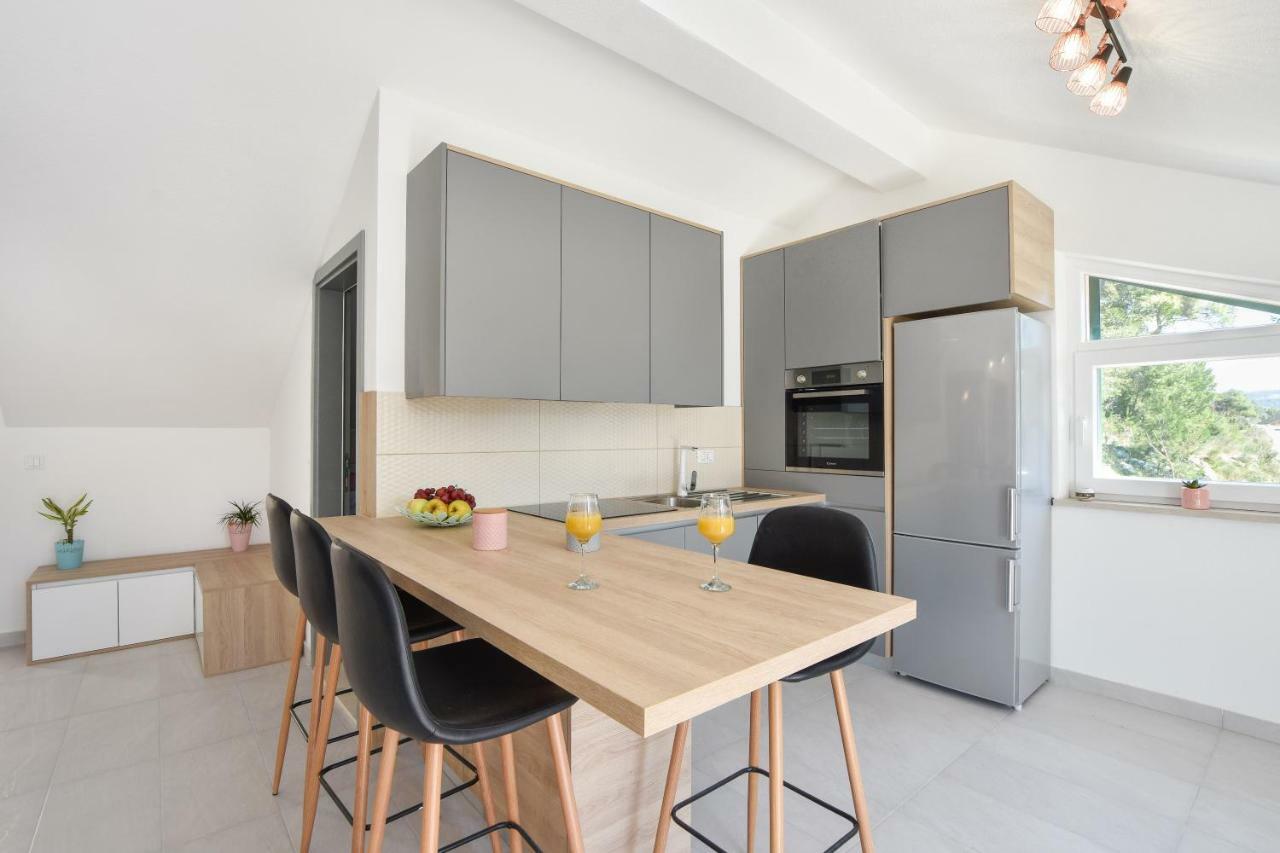 Mar 1 - Luxury Apartment *