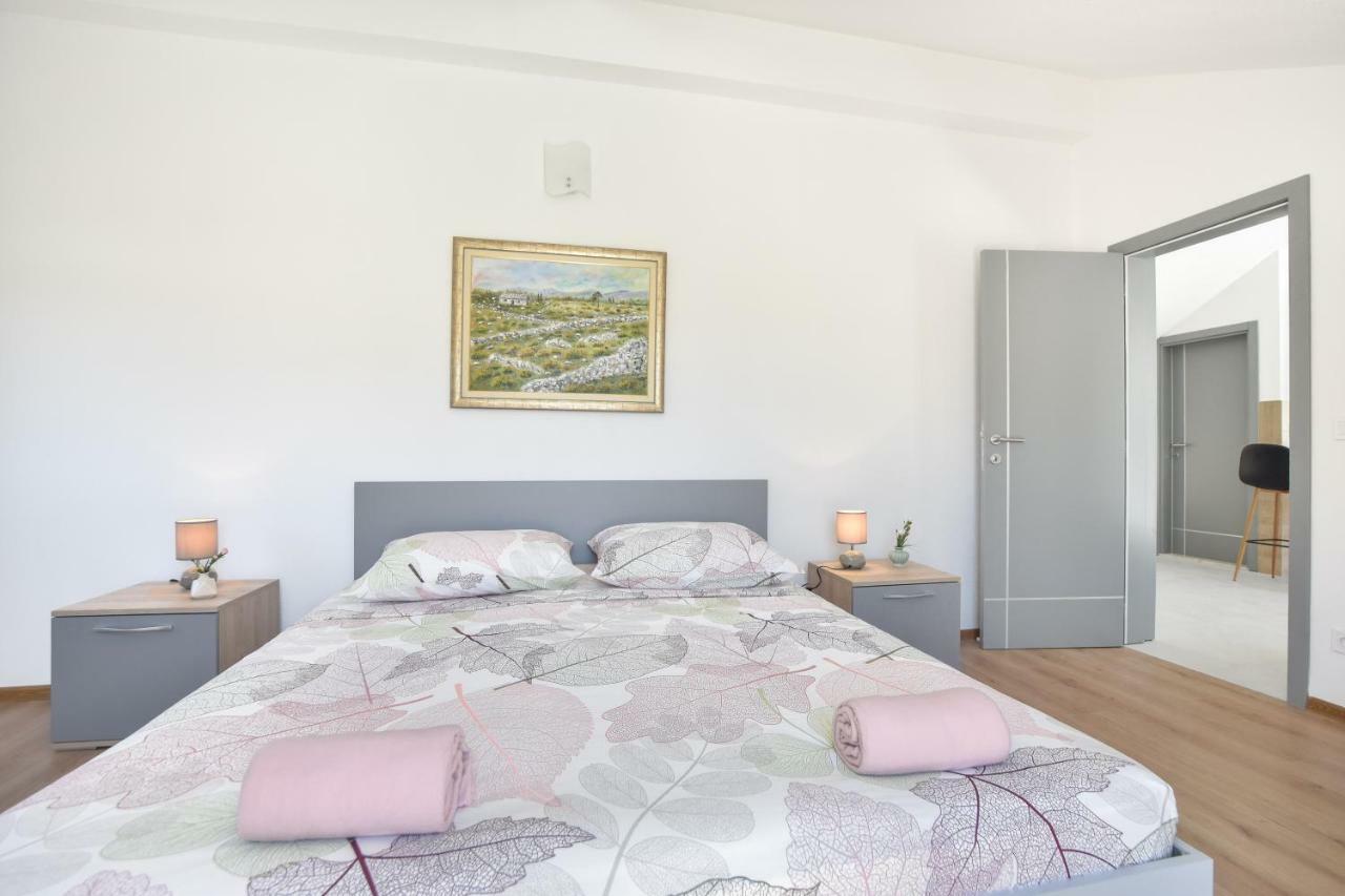 Mar 1 - Luxury Pucisca