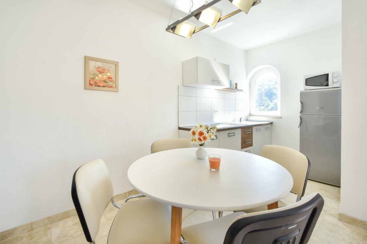 Mar 1 - Luxury Apartment